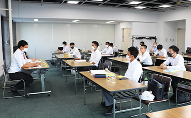 Training provided to non-Japanese staff by veteran foreign national employees