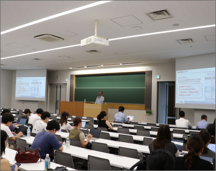 法政大学での講義のようす