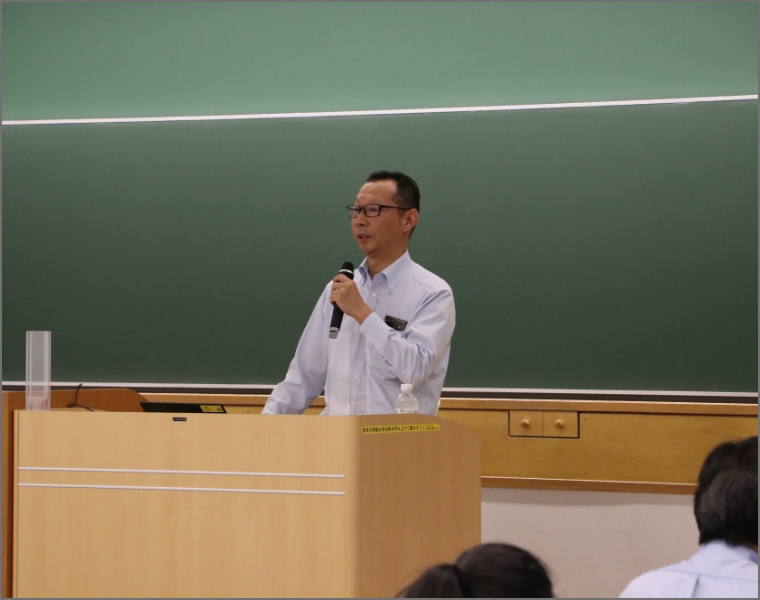 法政大学での講義のようす